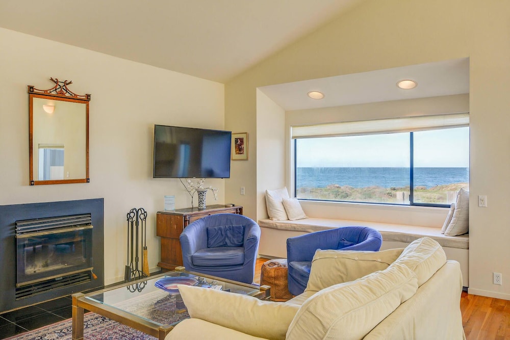 Neel Nirvana | Spacious Ocean Front Home With Private Deck On The Bluffs - Gualala, CA