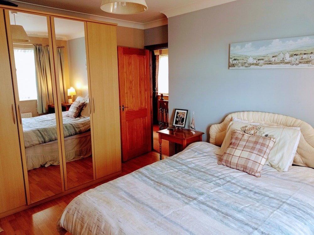 Large 3 Bed Cottage, Oceanview, Harbour Location Near Shops - Cushendall