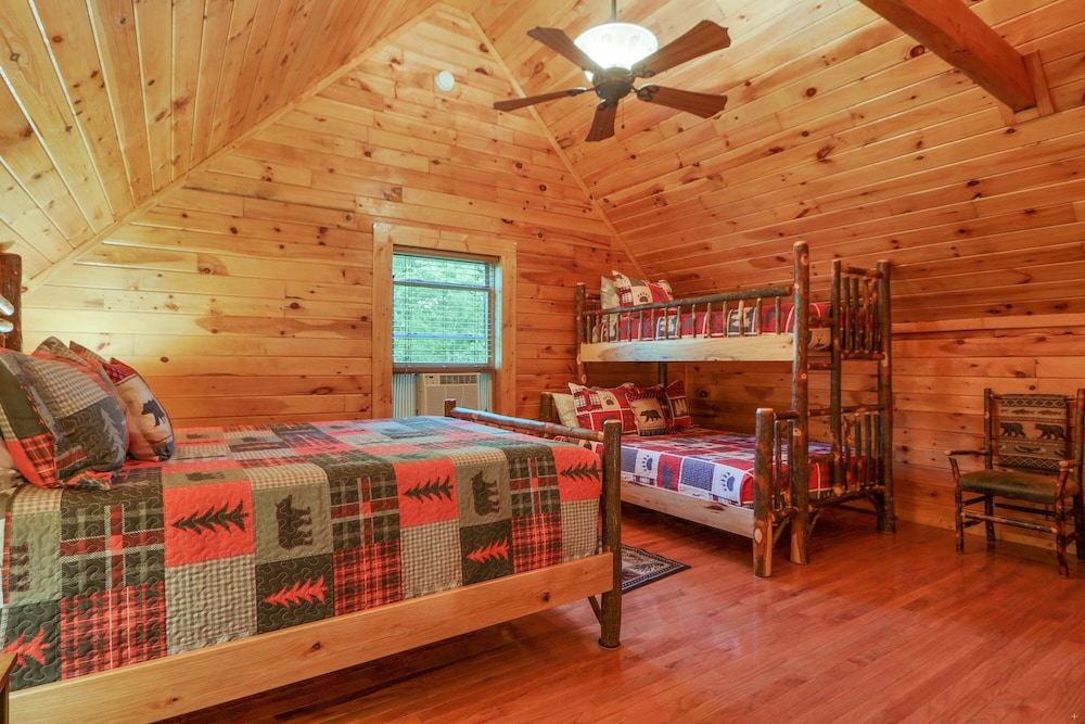 Smoky Lake Retreat - Luxury Family Cabin - Douglas Lake, TN