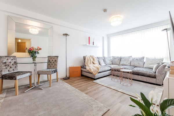 ***Spacious-modern One Bed Flat. Riverside Location*** - Fulham