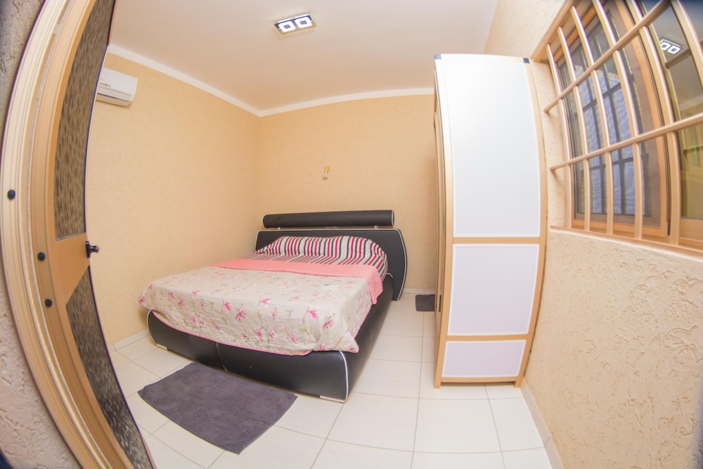 2 Bedroom Apartment With Air-conditioned Furnished Living Room - ロメ