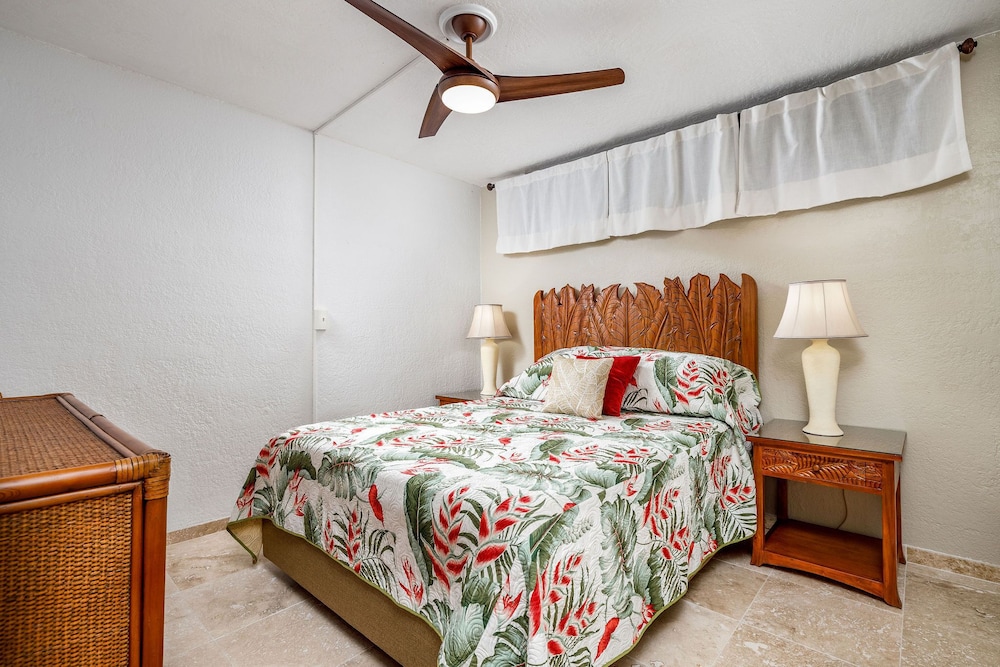 Kona Reef A-12: Direct Oceanfront, Remodeled, Air Conditioning, Gorgeous! - Kailua-Kona, HI