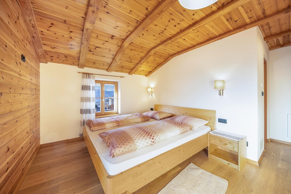 Vacation Apartment "Malgorerhof Sonja" With Mountain View, Wi-fi, Balcony & Shared Garden - Bolzano