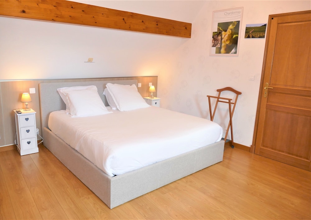 Tourist Accommodation For 4 People - Linen (Beds And Towels) Included - Meursault