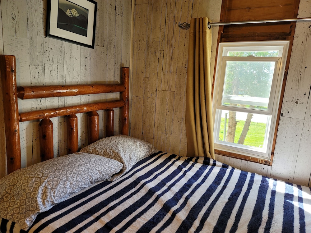 Newly Renovated Cabin In Kawartha Lakes (Cabin #2) - Kawartha Lakes