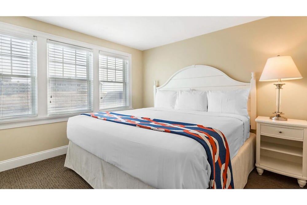 The Breakers Resort - 1 Bedroom - Capo Cod, MA
