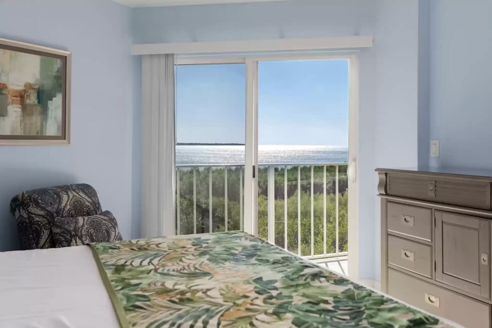 The Castaway Key, Double Balcony Ocean Views In Prime Building 4 - Islamorada, FL