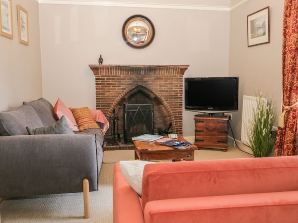 Yewbarrow Cottage, Pet Friendly, With Open Fire In Grange-over-sands - Grange-over-Sands