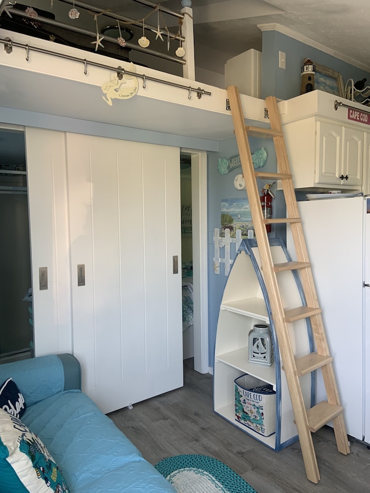 Provincetown Cottage: Ac,parking,pool,wifi, Outdoor Shower,deck & Steps To Beach - Truro, MA