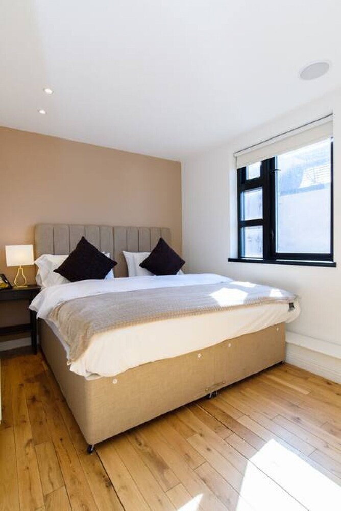 Superb Modern 1 Bedroom Apt | Cocoon Dbl Sofa Bed - Barry