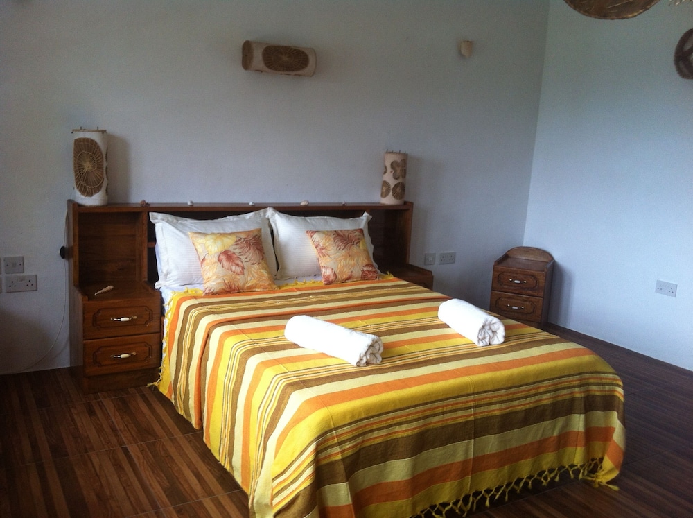 Yellow Petals Self Catering Seaview Apartments Seychelles - 馬埃島