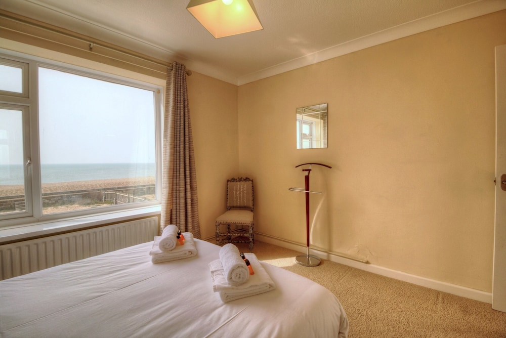 Pass The Keys | Modern 2bed With Sea Views And Direct Beach Access - Funland Amusement Parks