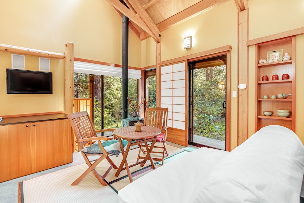 Japanese-inspired Retreat In The Redwoods W/ Fireplace & Wrap-around Porch - Sea Ranch, CA