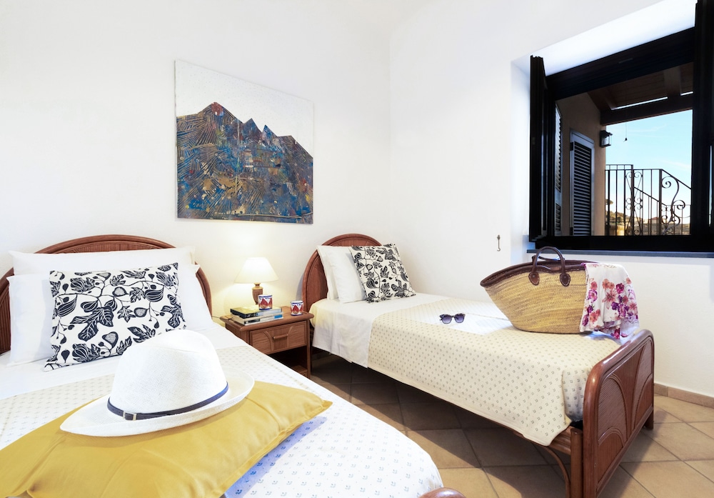 Private Villa Titina: Exclusive Sea View Villa With 3 Private Apartments - Ischia Island
