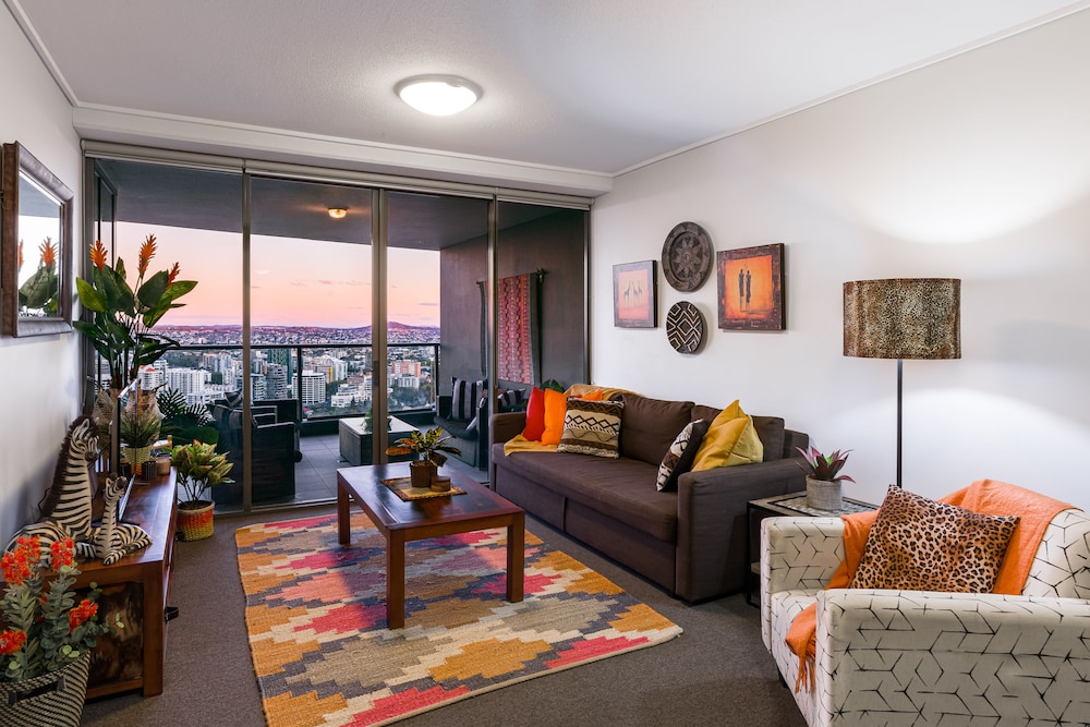 African Escape On Level 38 - Balcony With Views - Ascot
