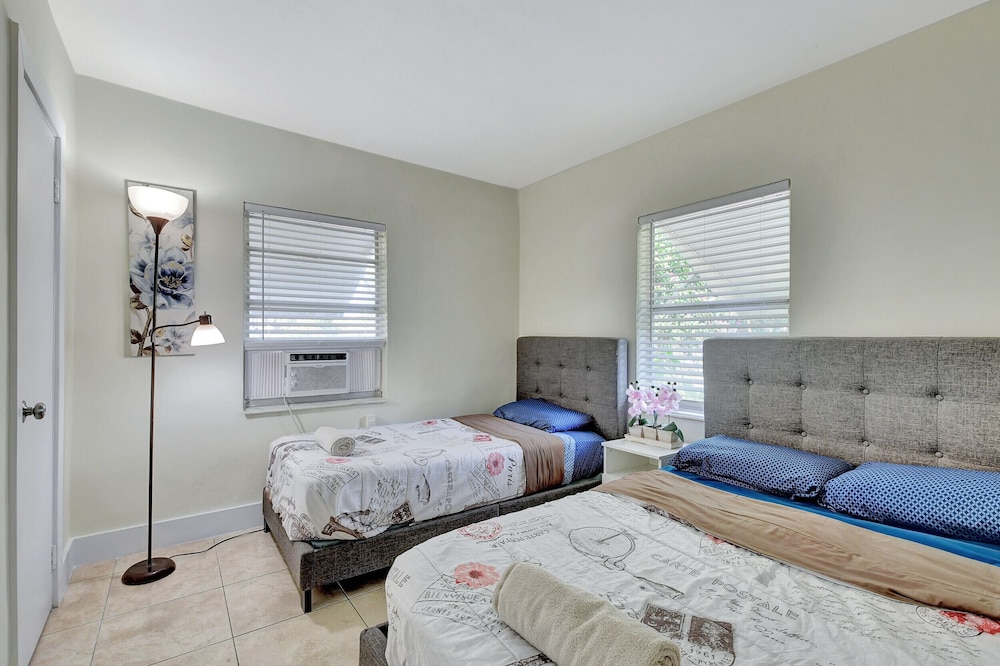 Charming East Delray Cottage, Pets Welcome - Boca Raton, FL