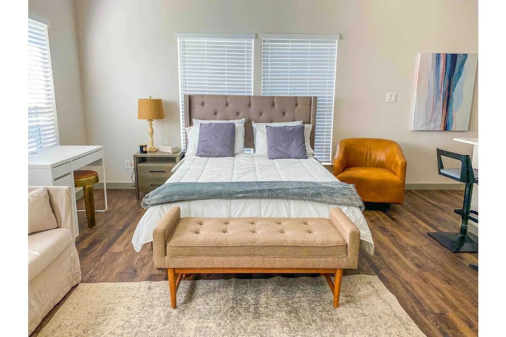 New Cozy Studio In Lower Greenville | Free Coffee - Highland Park, TX