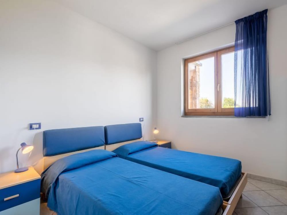 Apartment Residenza Agrifoglio In Luino - 4 Persons, 2 Bedrooms - Luino