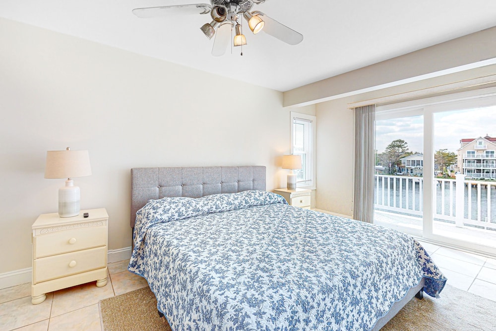Sunset Harbour Townhouse With Fireplace, Balcony, & Central Ac - Fenwick Island, DE