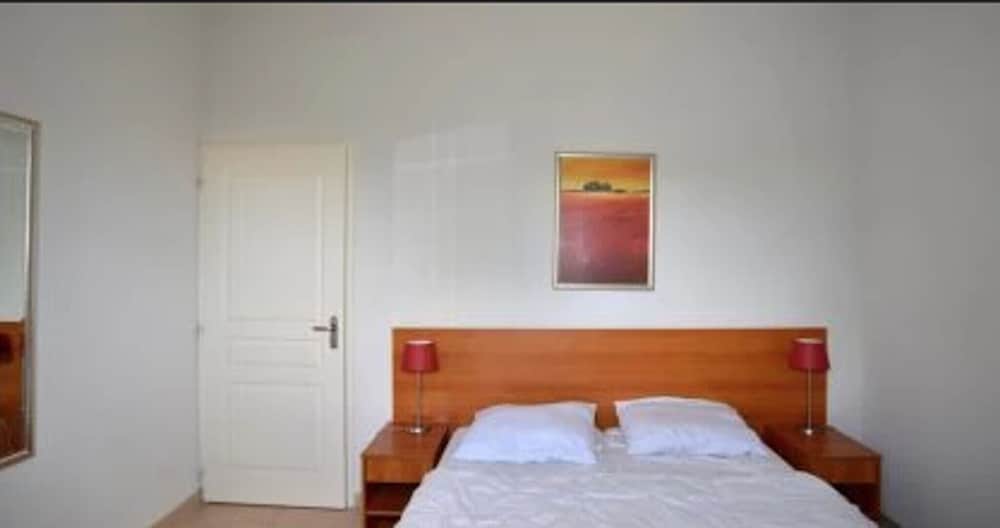 Luxury Ardeche Villa | Villa Alize | 5 Bedrooms | Private Pool | Perfect For Families - Vallon-Pont-d'Arc