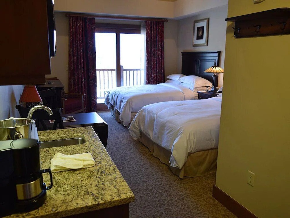 Sunrise Lodge Hilton Grand Vacations - 1 Bedroom Luxury Suite 2/3/23-2/6/23 - Snowbird, UT