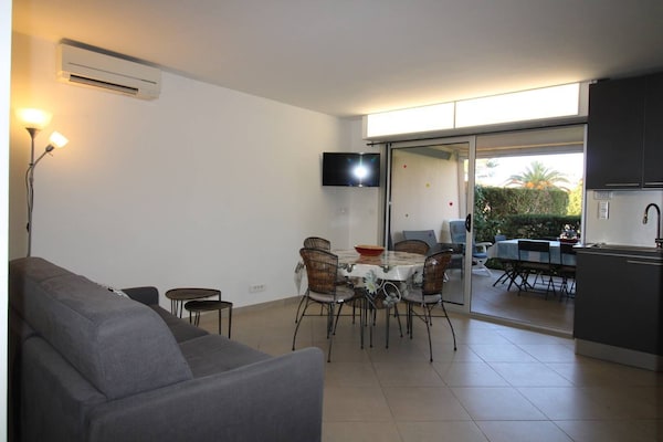 Air-conditioned Apartment For 4 People Near The Sea With Shared Pool In Le Pradet - Le Pradet