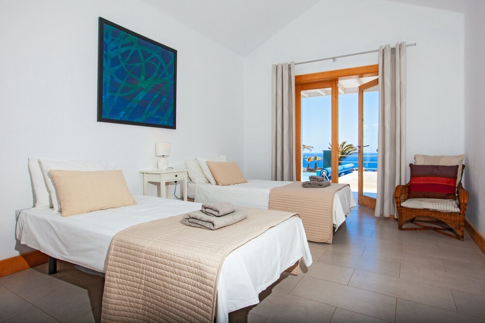 Villa Di Lusso Tranquilla Con Piscina Riscaldata E Vista Panoramica Ininterrotta Sul Mare E Montagne - Lanzarote