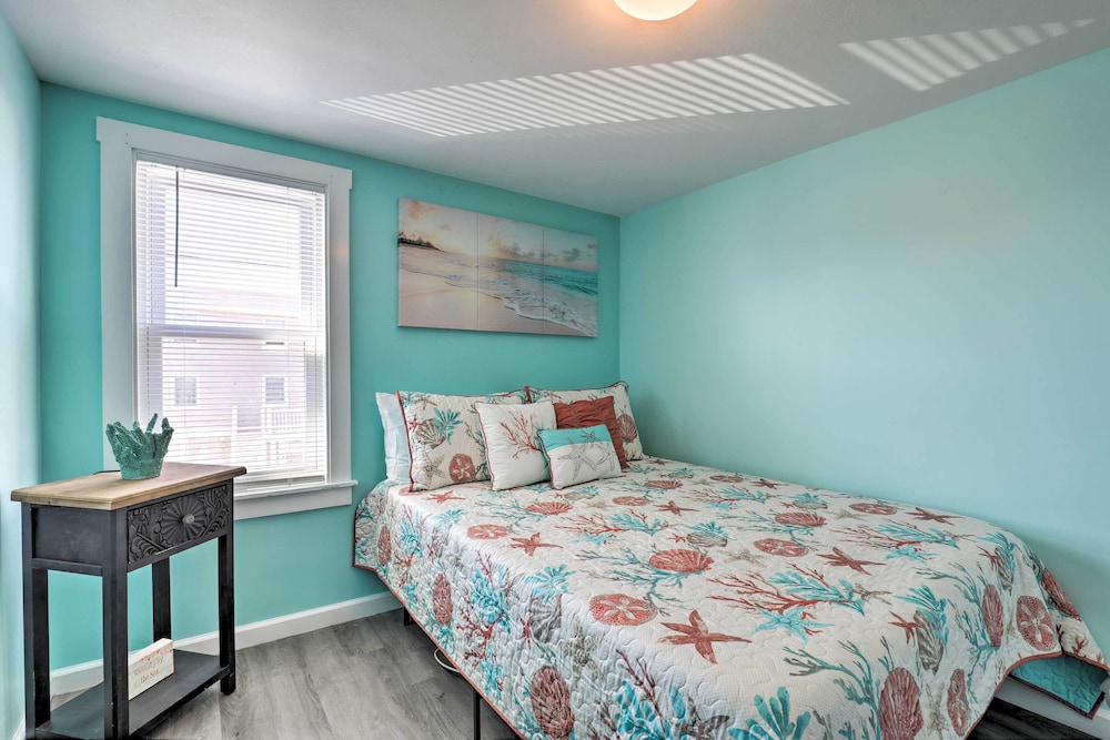 Seaside Escape with Porch and Direct Beach Access - Salisbury, MA