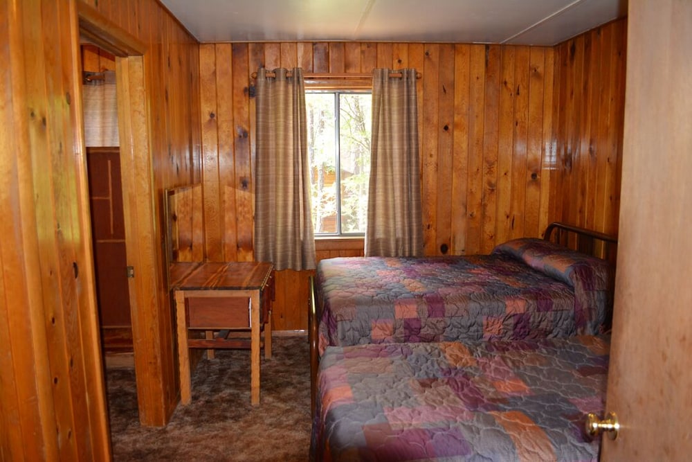 Whispering Pines - Cabin 28 (2 Bedroom Family Style Unit) - Pinetop-Lakeside, AZ