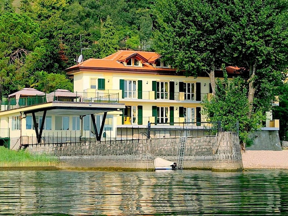 Residence Located On The Shores Of Lake Maggiore - Meina