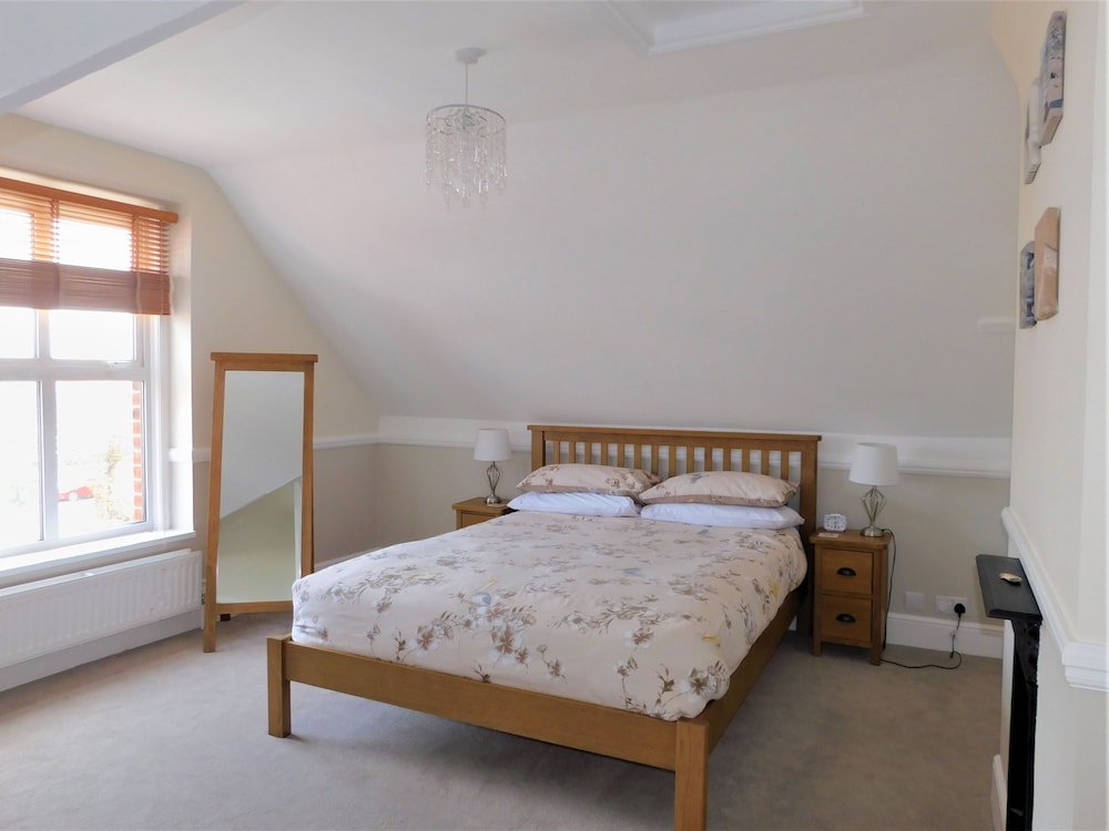 Corner House -  A House That Sleeps 8 Guests  In 4 Bedrooms - Sheringham
