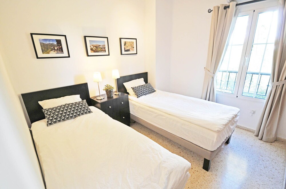 Nice Modern 2 Bedroom Apartment In Nerja, Oasis De Capistrano - Nerja