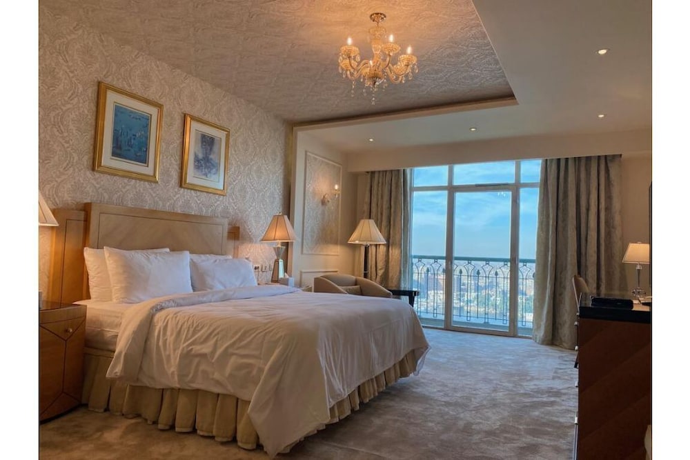 Chez Haytham At Four Seasons Residential Suite /Private Terrace & Nile Views<br> - 카이로