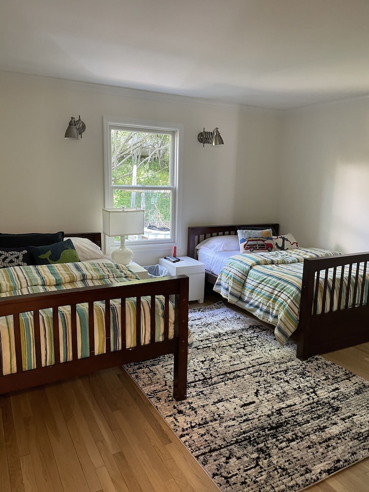 New Listing - Newly Renovated Beach Home - Short Walk To Beach And Town - Camp Hero State Park, Montauk