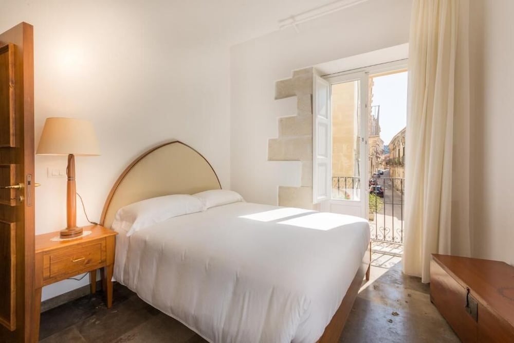 Luxury Suite A 80 M Da Piazza Duomo - Romantic Escape - - Ragusa, Italia