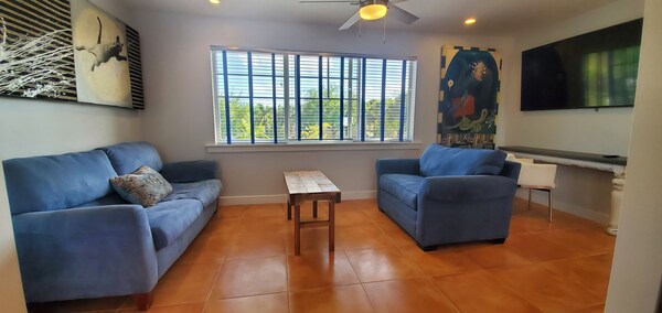 \"Modern And Exquisite Apartment Just Renovated\" #3 - Sunrise, FL