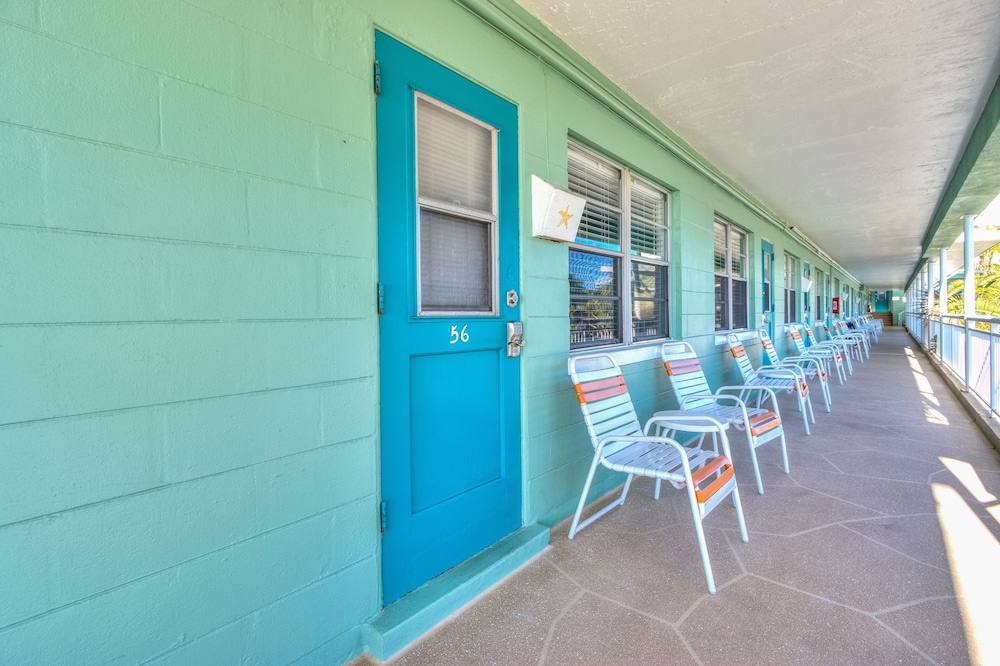 Tropic Terrace Suite #56 - Beachfront Resort - South Pasadena, FL