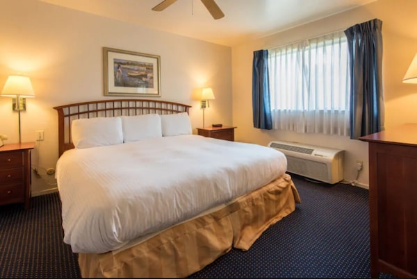 Wonderful Stay! Clean And Spacious Unit, Pool, Near Alameda Ferry Terminal! - Oakland, CA