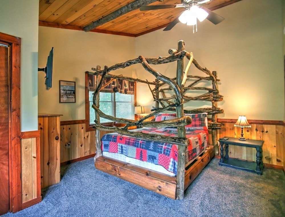 Secluded Cabin W/indoor Heated Pool & Game Room! - Cosby, TN