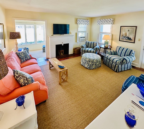 Charming Classic Beach Cottage In The Heart Of Town - Rehoboth Beach, DE