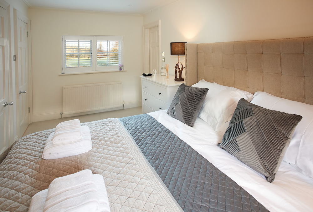 The Chapel House Is A Beautifully Renovated, Two Bedroom Semi-detached Cottage - Northwich
