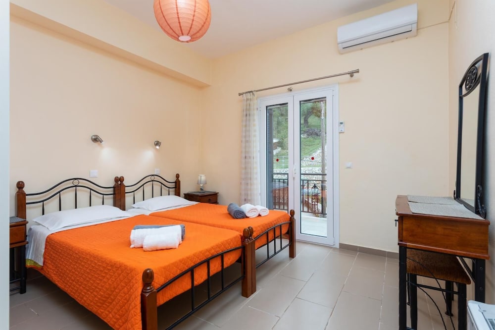 Villa Konstantinos - Three Bedroom Villa, Sleeps 8 - Kassiopi