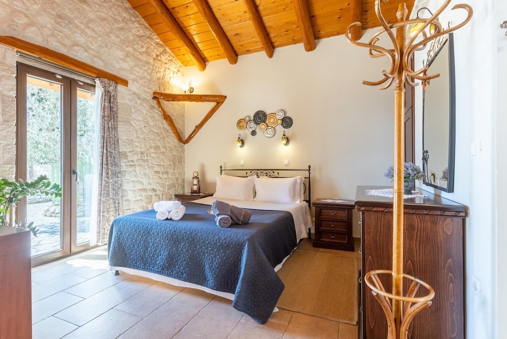 Villa Nionios - One Bedroom Villa, Sleeps 3 - Paxi