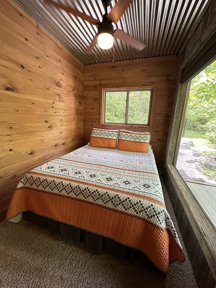 Shipping Container Cabin In The Woods Of Red River Gorge-hot Tub - Kentucky
