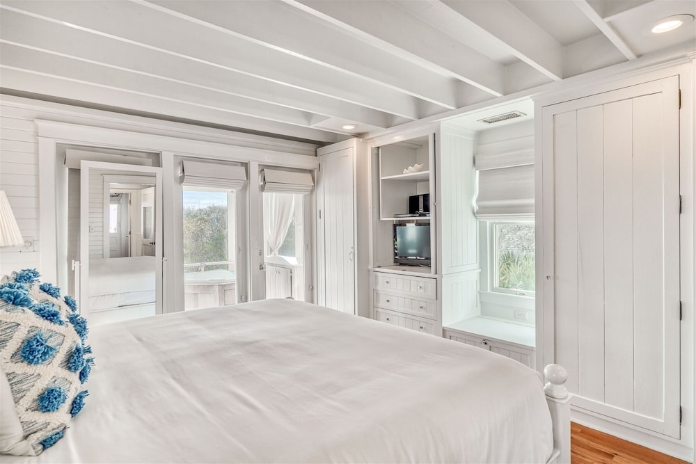 Seaside's Chic Gulf-front Retreat, Renovated With Elegant Design, Ocean Views, And Jacuzzi. - Seaside
