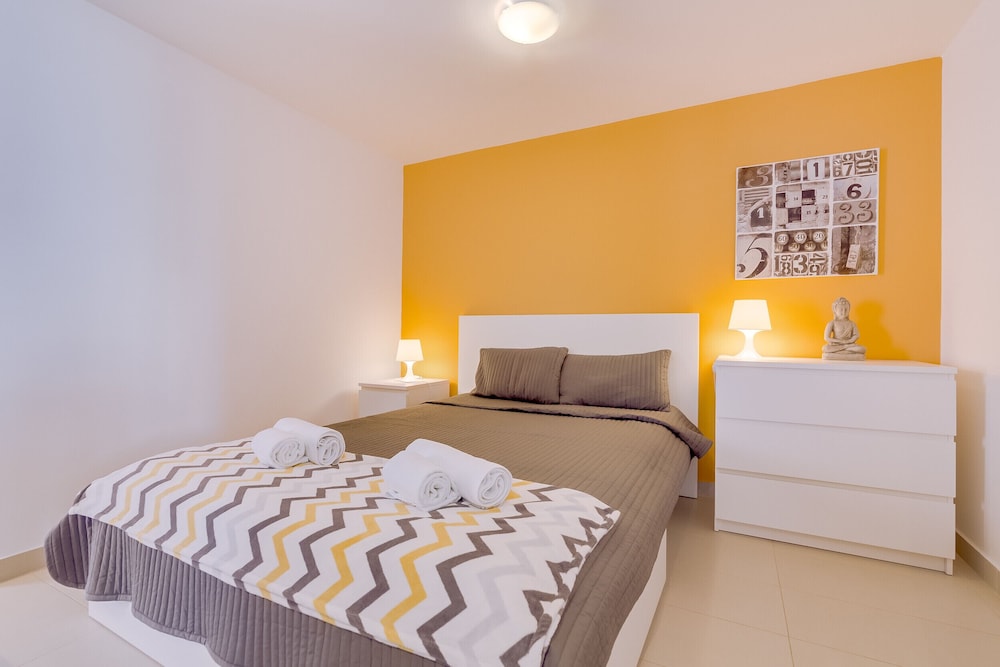 Yellow Studio Apartment - Quarteira