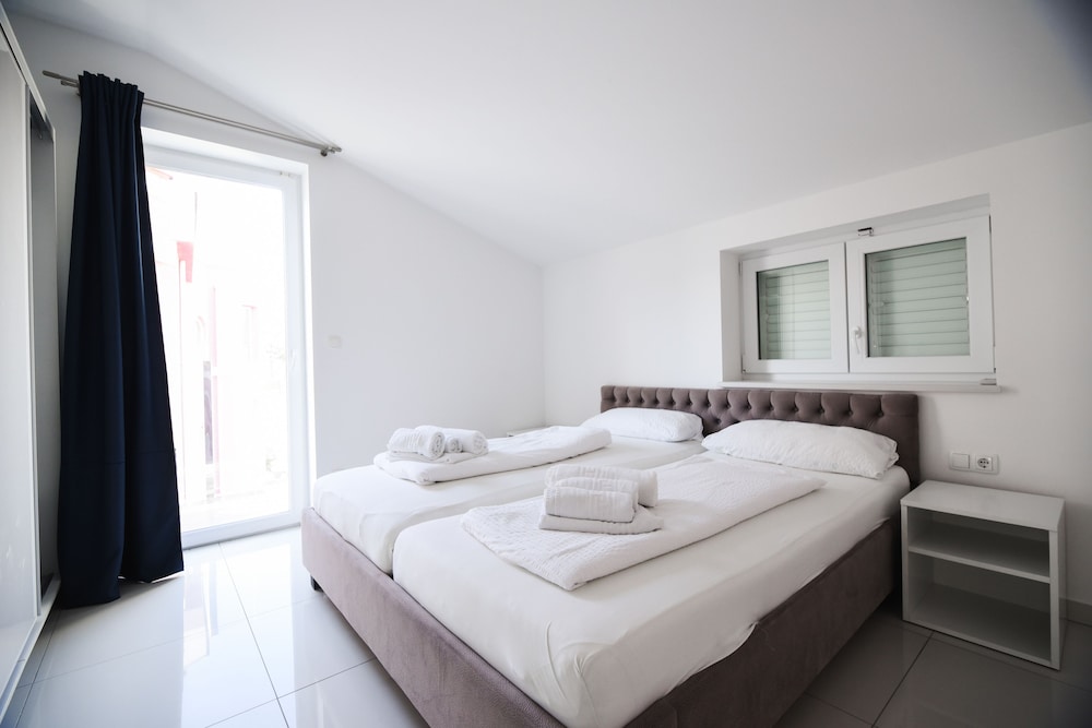 Luxus Penthouse Apartment Mit Jacuzzi - Bescanuova