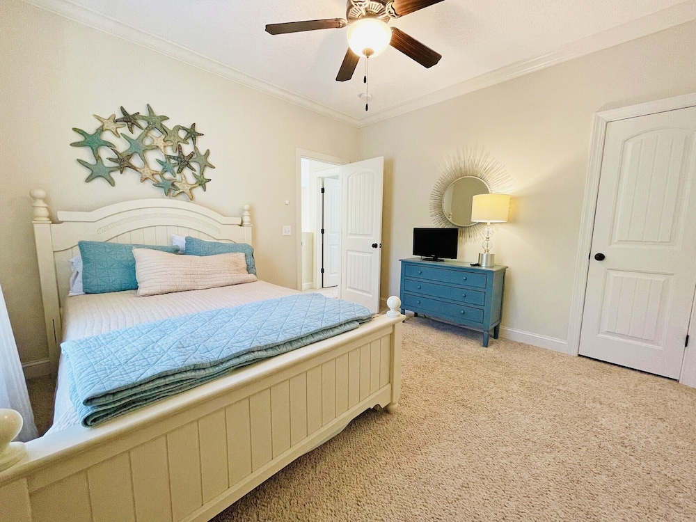 Spacious Family Fun With Game Room, Only 4 Miles From East Beach! Relax + Enoy! - St Simons Island, GA, US