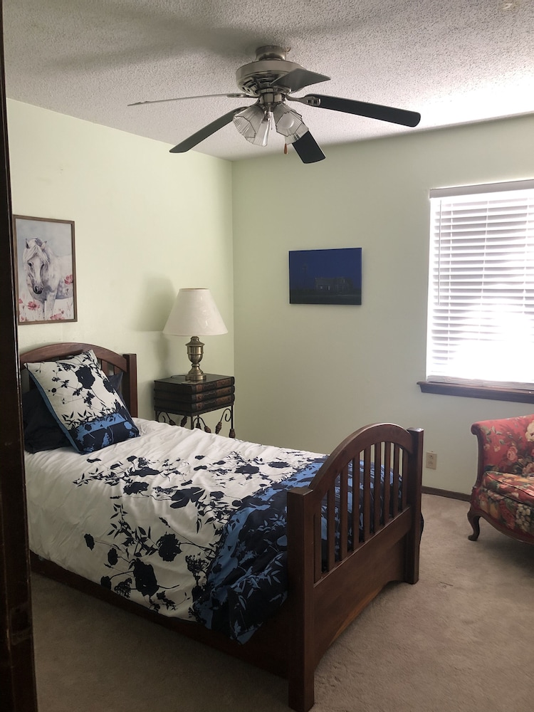 Quiet Neighborhood - Three Bedroom Home With Games - Amarillo, TX