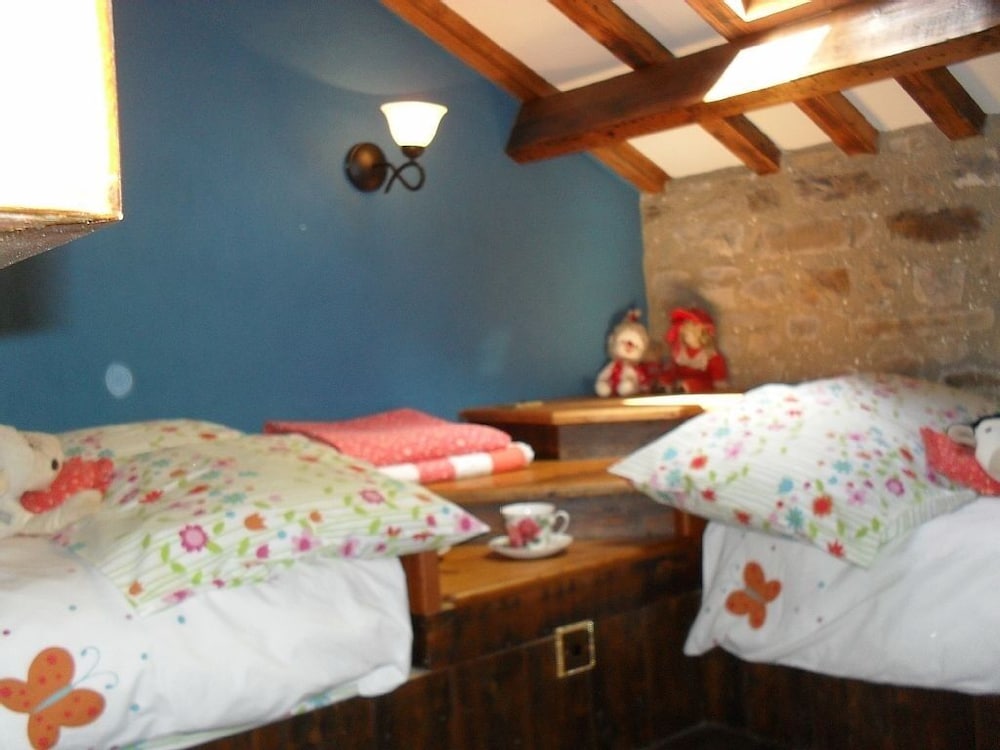 A Quirky Restoration, Sleeps 4 People & A Dog Wifi, Numerous Walks From The Door & A Pub Nearby! - North Yorkshire